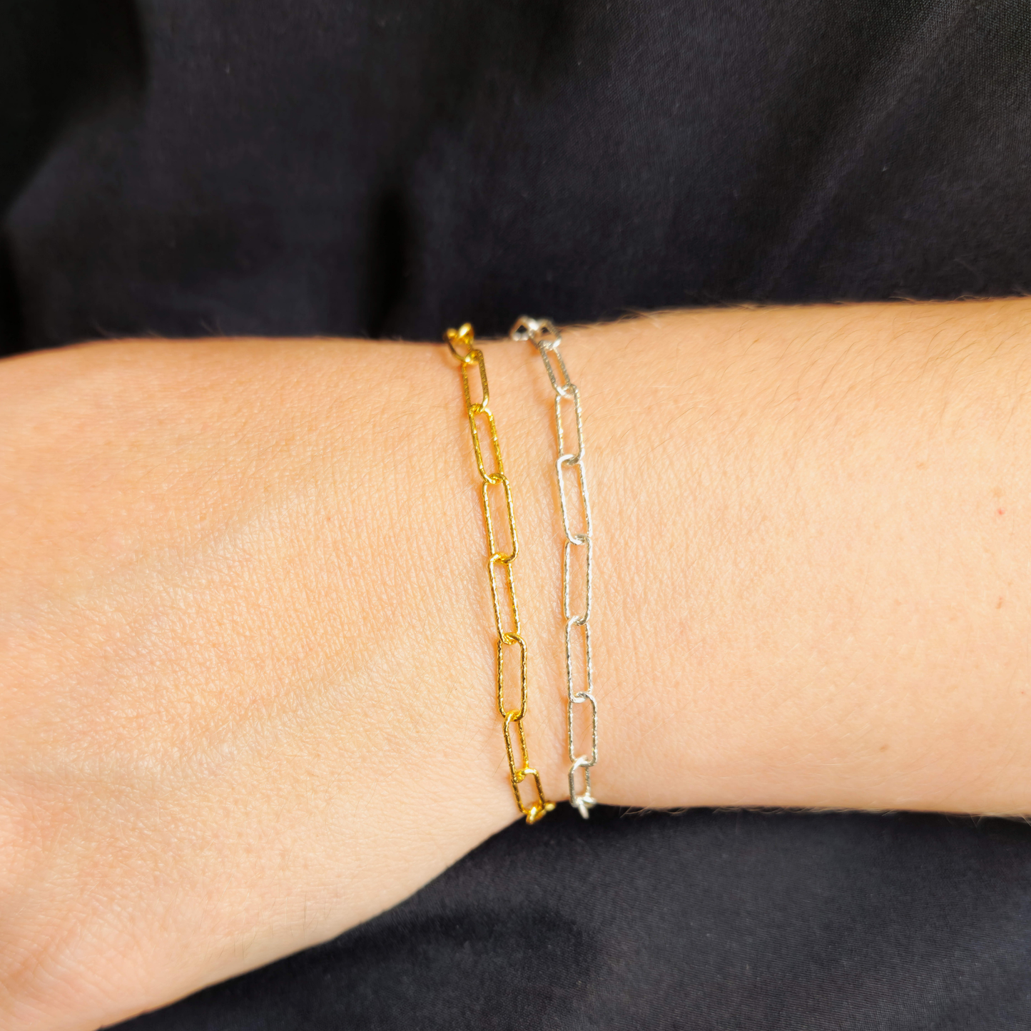 Armbånd med brede, glitrende led
