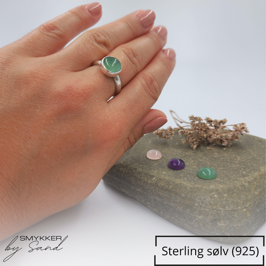 Ring med cabochon sten på 10mm i sterling sølv